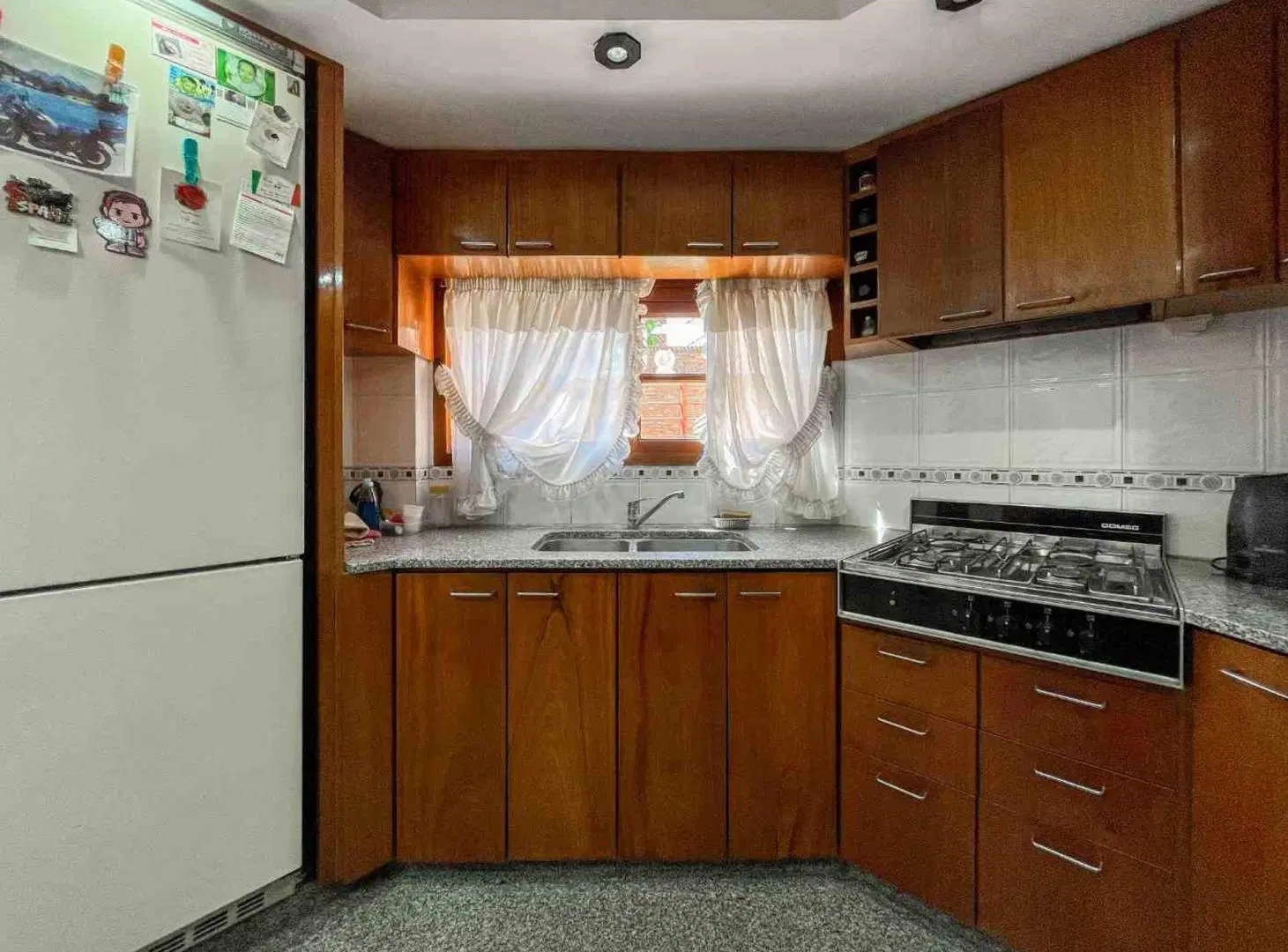 CASA 4 DORMITORIOS EN VENTA LA PLATA CON QUINCHO 5