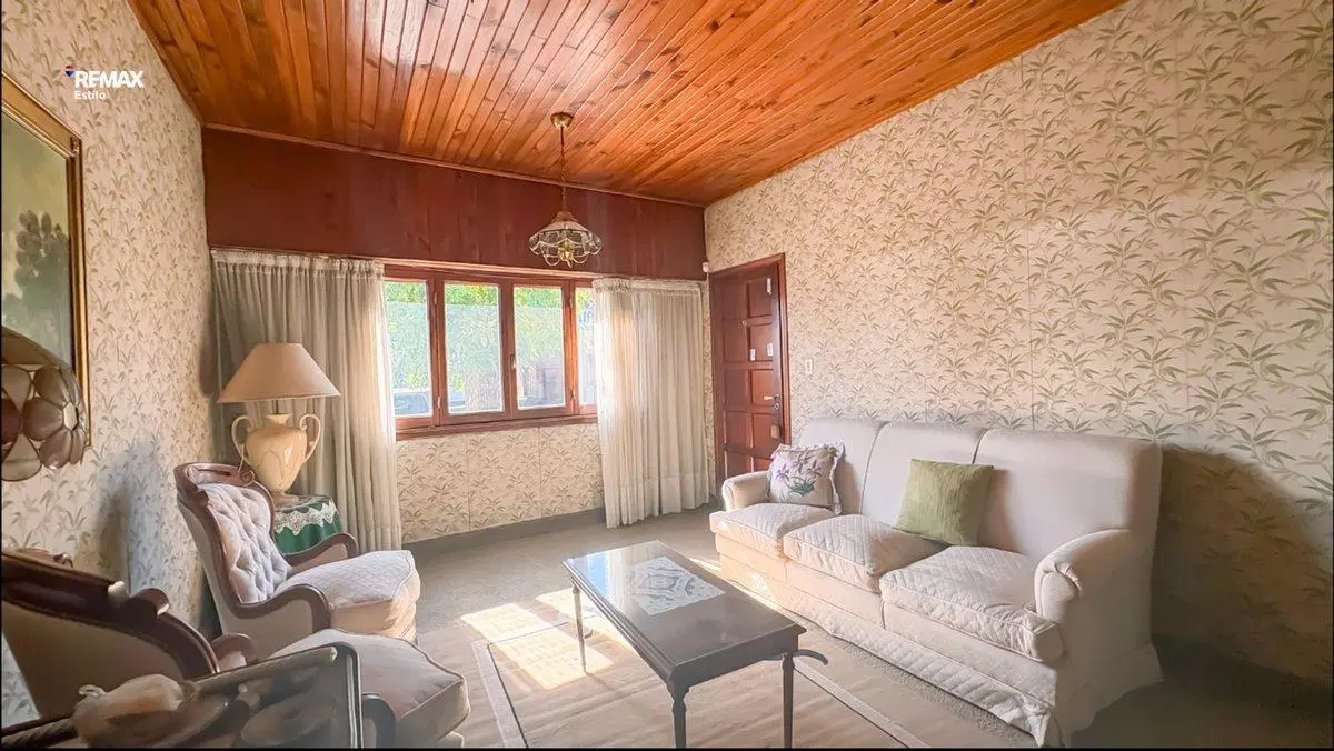 Casa en venta en Los Hornos. 2 dorms. parque. 3