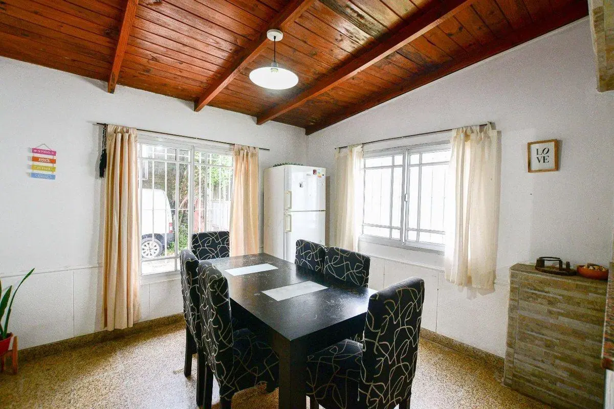 Venta Casa 2 Dormitorios Patio y Cochera Gonnet 3