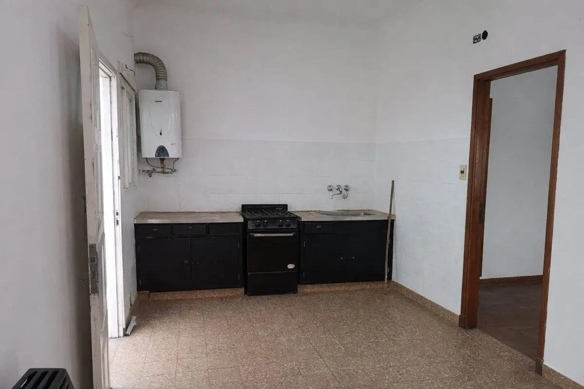 CASA EN VENTA DE 2 DORMITORIOS BERISSO 2
