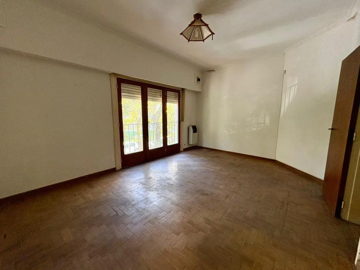 Venta Casa 4 Dormitorios a Refaccionar La Plata 3