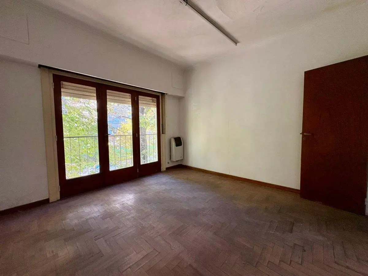 Venta Casa 4 Dormitorios a Refaccionar La Plata 4