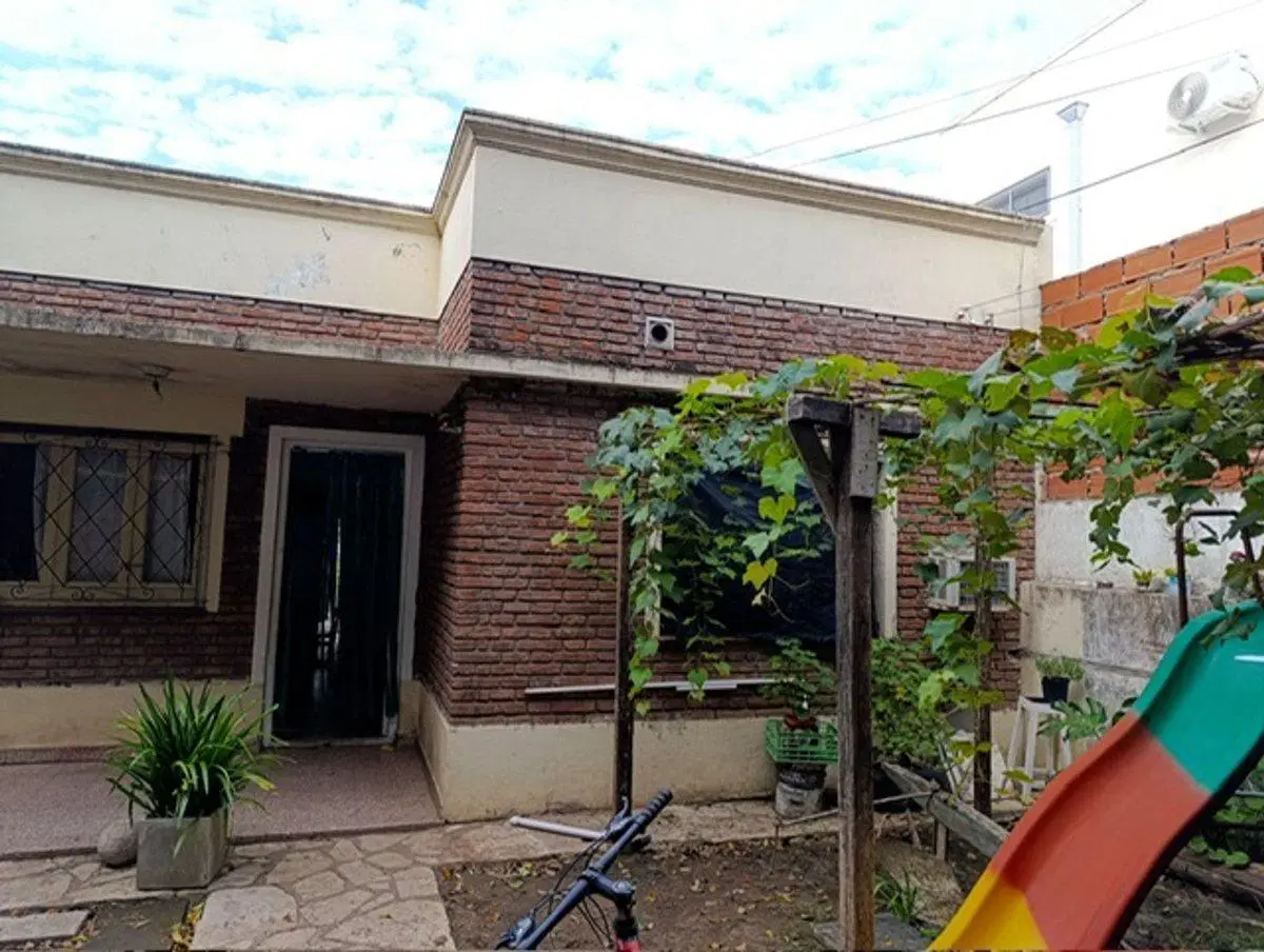 Casita, gran lote c/ plano para 12 deptos.Aprobado 5