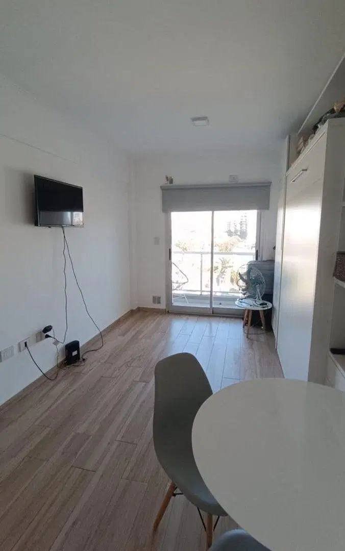 ALQUILER MONOAMBIENTE AMUEBLADO AL FRENTE C/BALCON 3