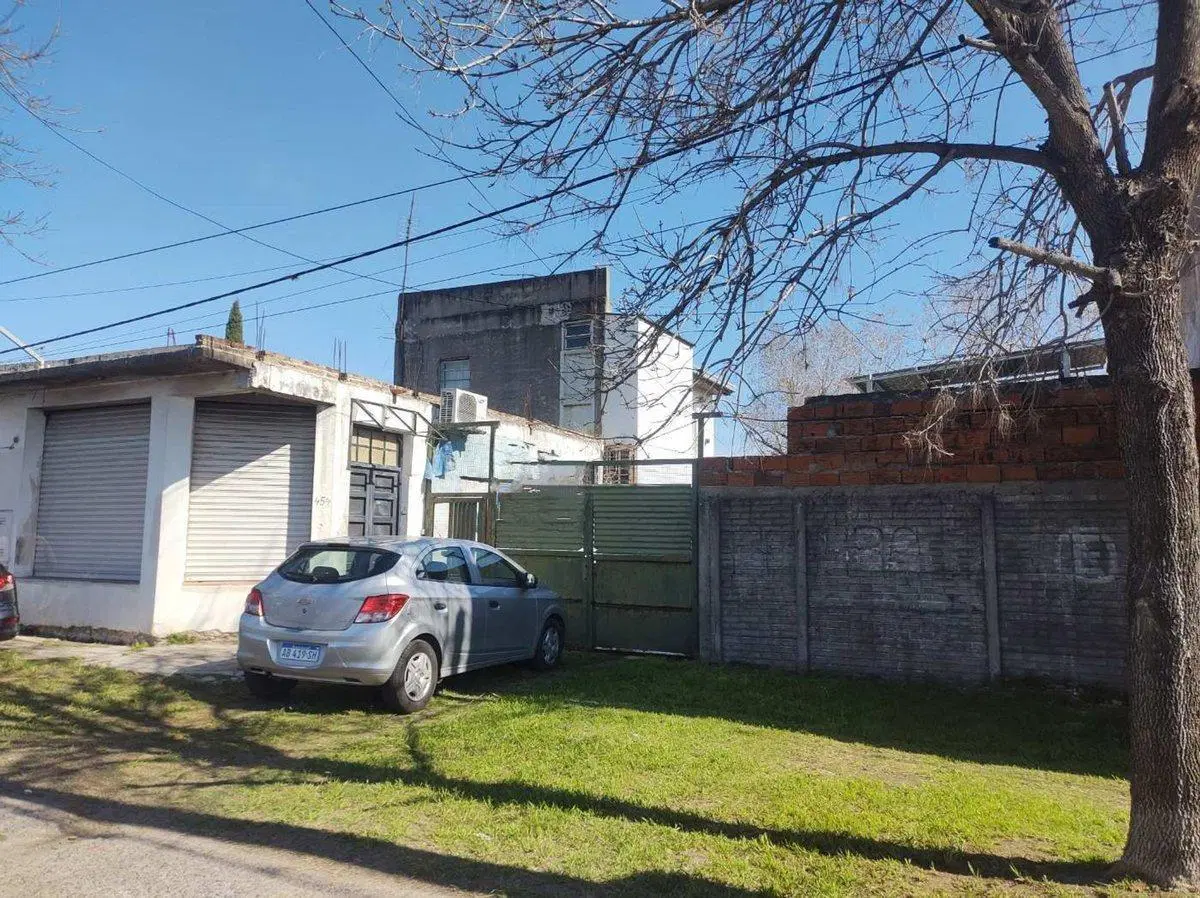 Venta LOTE (15x45) con local y casa San Carlos 3