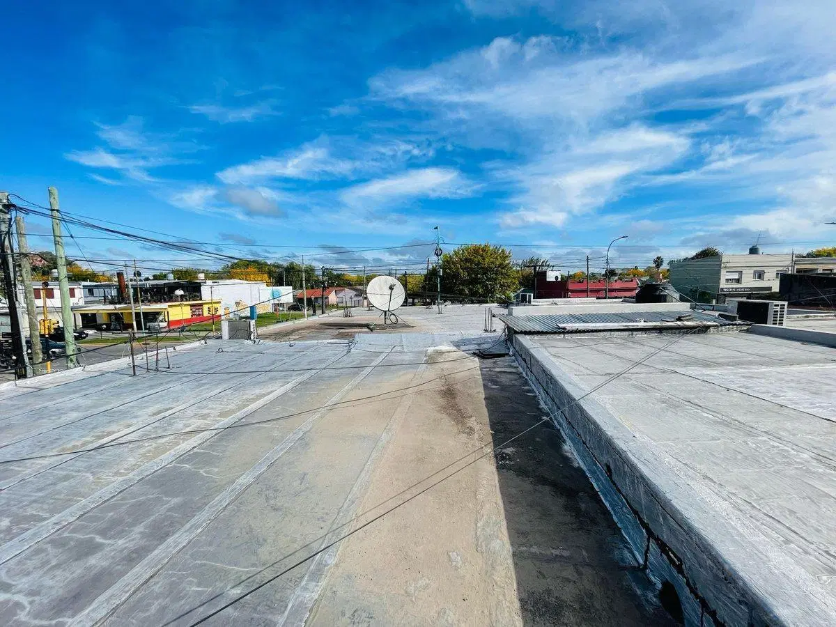 LOSA EN VENTA EN ESQUINA COMERCIAL 2