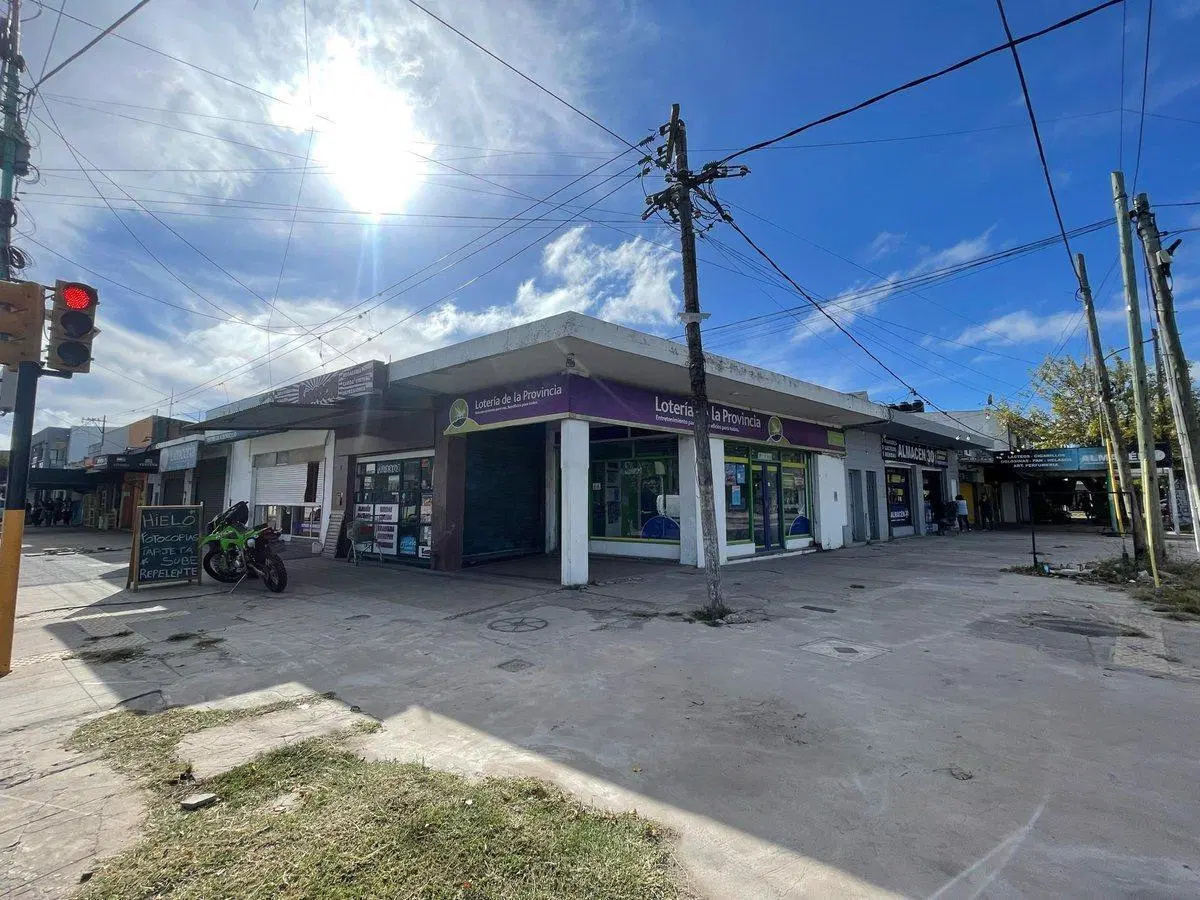 LOSA EN VENTA EN ESQUINA COMERCIAL 5