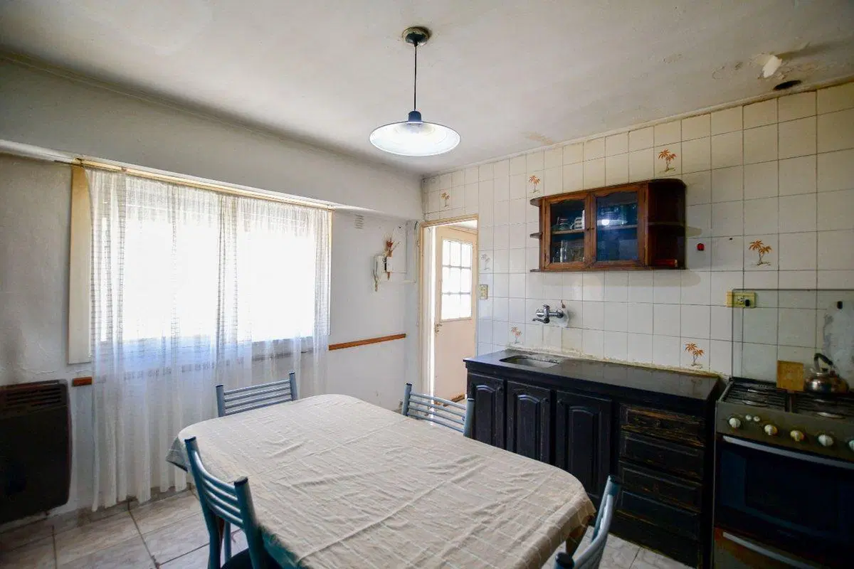 Venta Casa 2 Dormitorios A Refaccionar La Plata 3