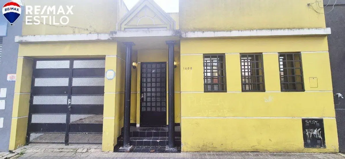Casa en venta 2 dormitorios con cochera, La Plata 3