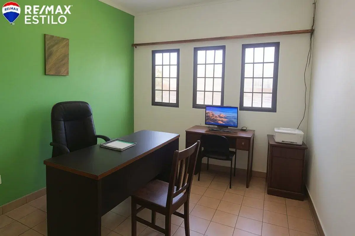 Casa en venta 2 dormitorios con cochera, La Plata 5