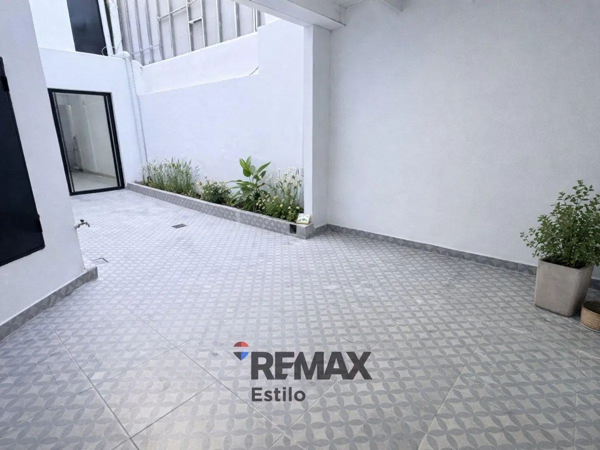 PH DE 2 DORMITORIOS Y PATIO RECICLADO EN VENTA 4