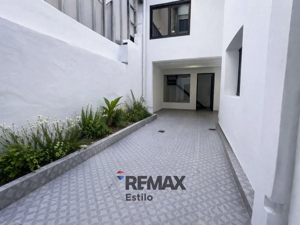 PH DE 2 DORMITORIOS Y PATIO RECICLADO EN VENTA 2