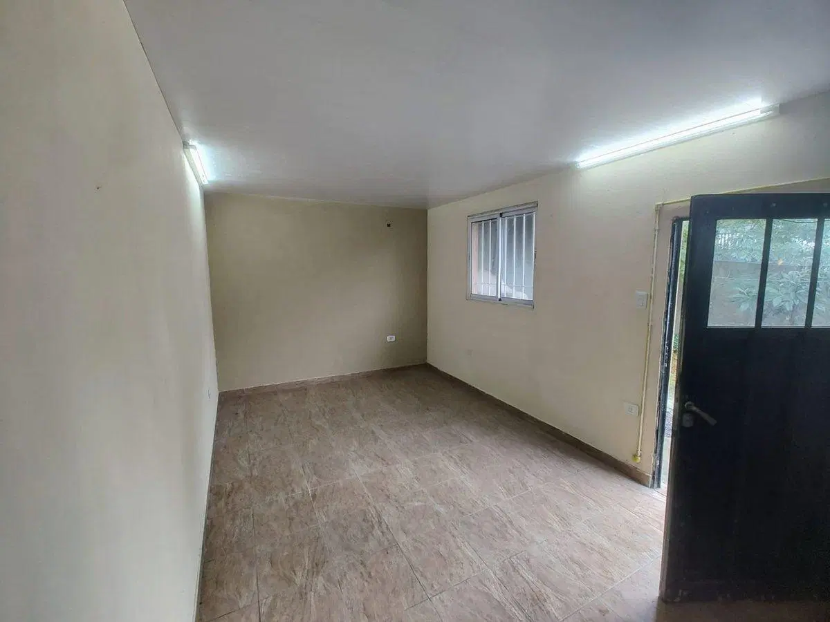 Casa un ambiente sobre lote de 10 x 30 4