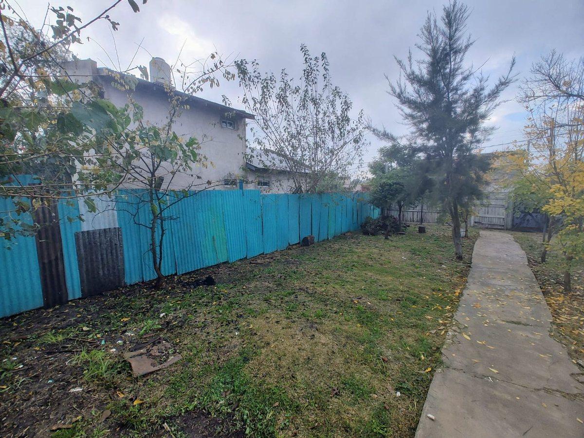 Casa un ambiente sobre lote de 10 x 30