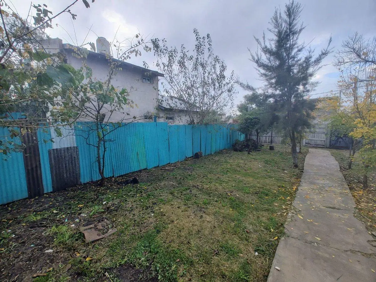 Casa un ambiente sobre lote de 10 x 30 2