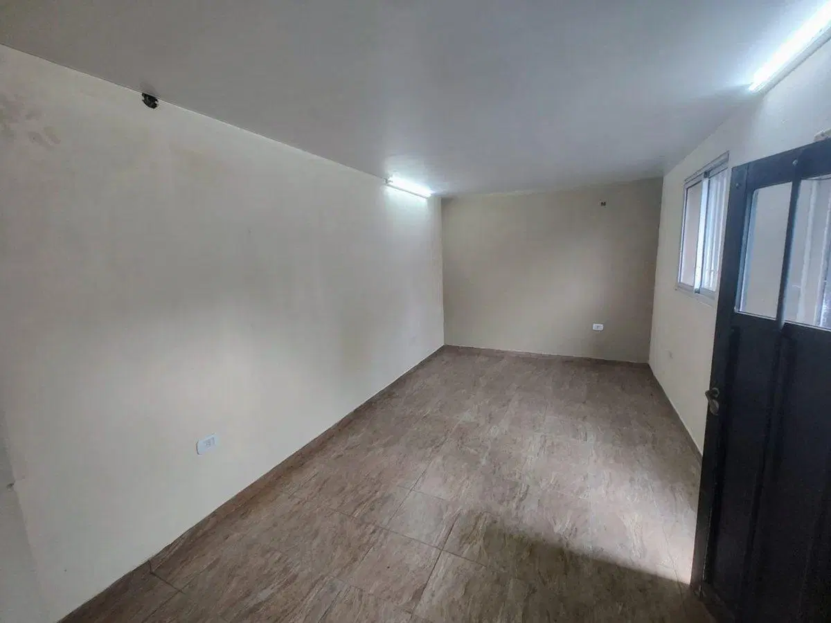 Casa un ambiente sobre lote de 10 x 30 3