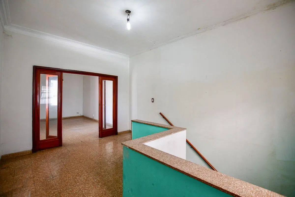 PH 3 dormi c/ patio, terraza y balcon sobre Av. 3