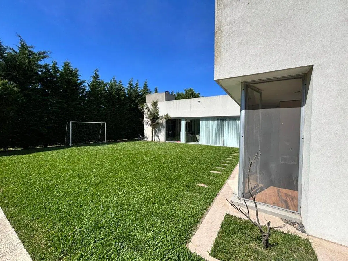 Venta de casa de 3 dormitorios en barrio cerrado 5