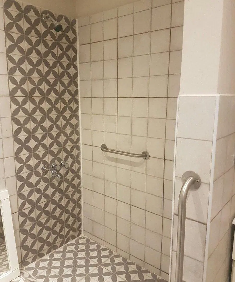 Casa c/gran terreno,buena ubicacion, Barrio Parque 5