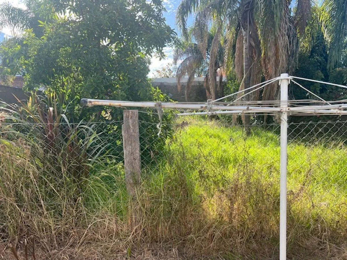 Casa c/gran terreno,buena ubicacion, Barrio Parque 2
