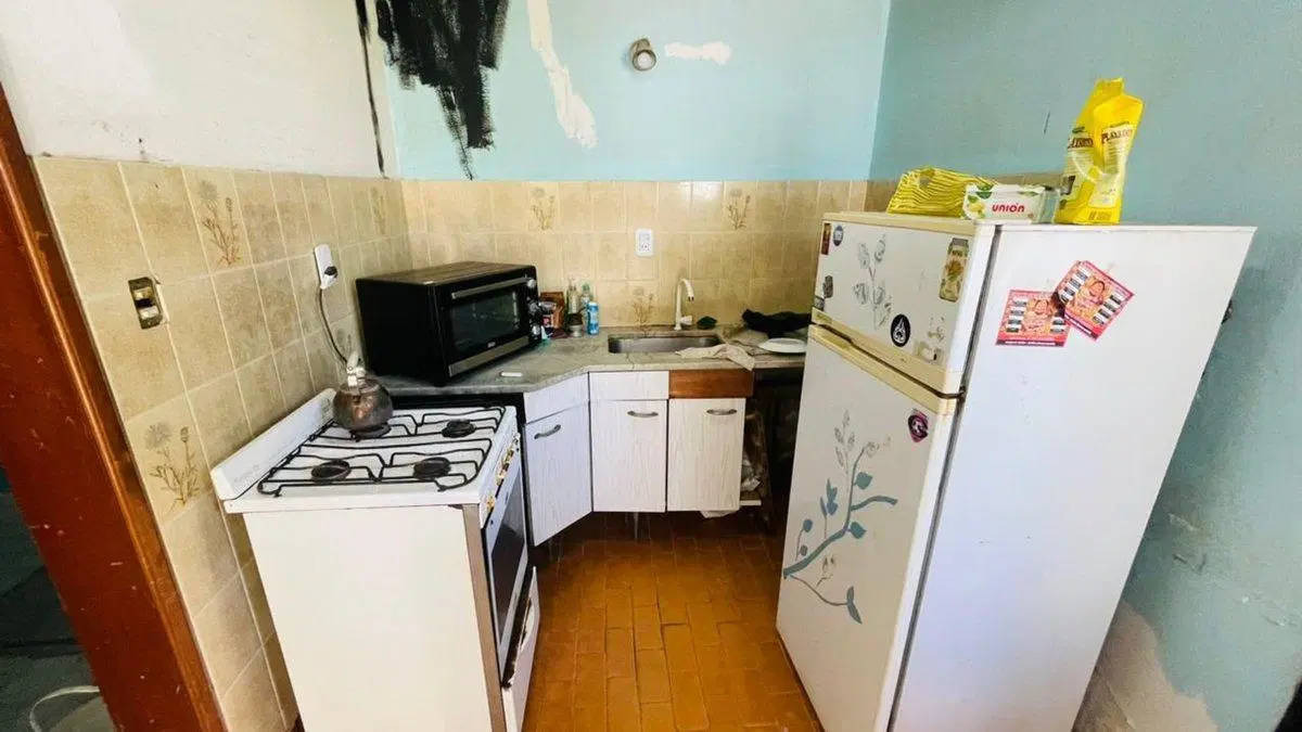 CASA EN VENTA A REFACCIONAR - LOS HORNOS 3