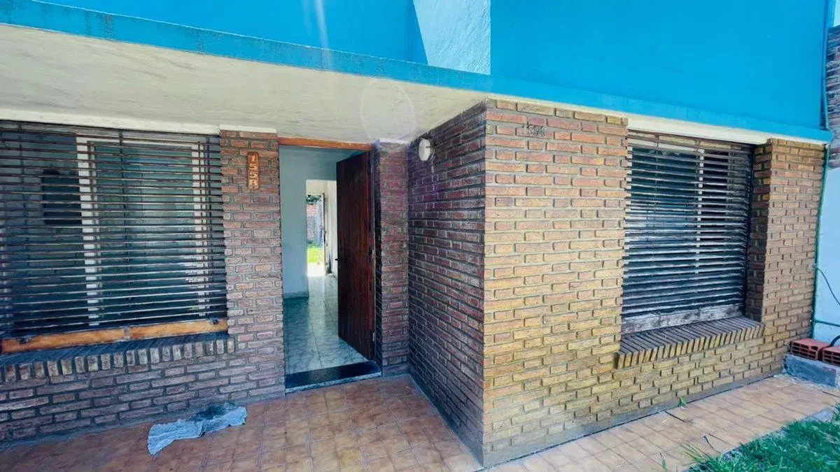 CASA EN VENTA A REFACCIONAR - LOS HORNOS 2