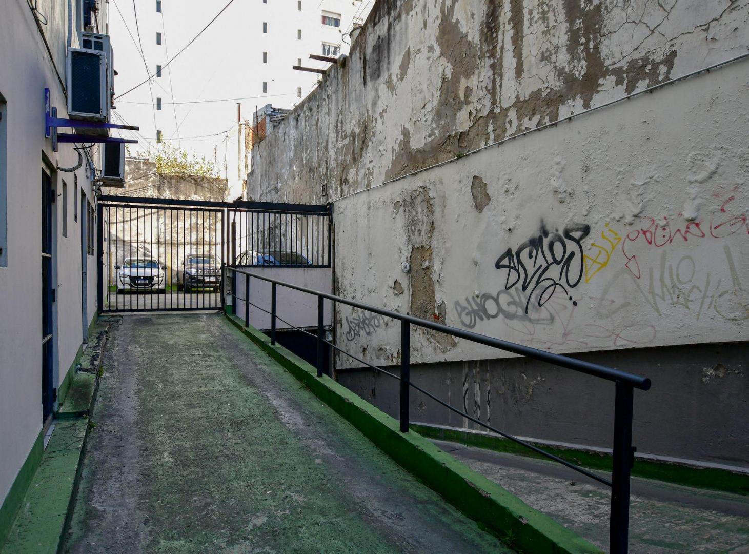 UF de 6 cocheras alquiladas y terraza