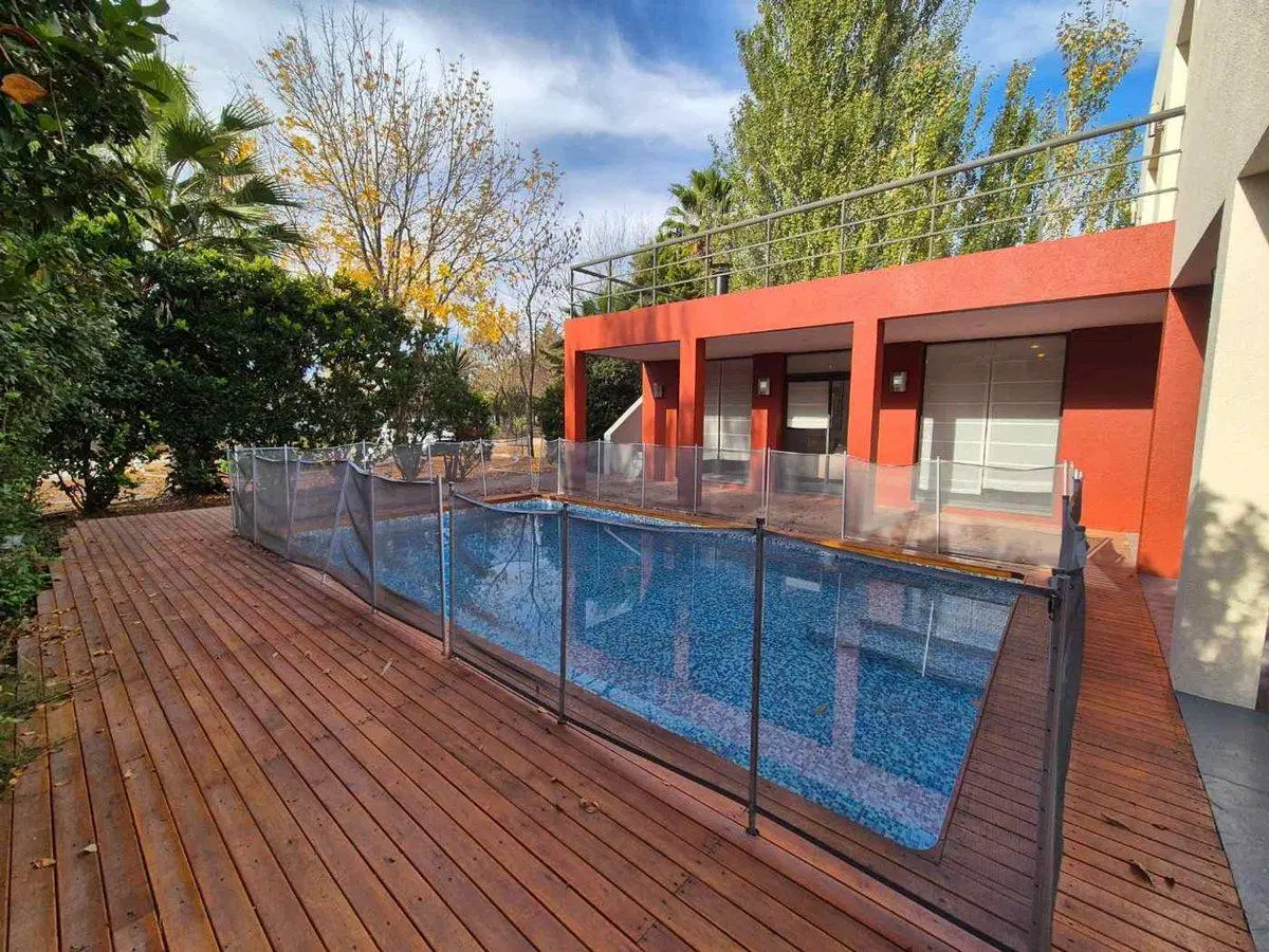 VENTA CASA HARAS DEL SUR 1 CON PILETA LOTE 2050 M2 2
