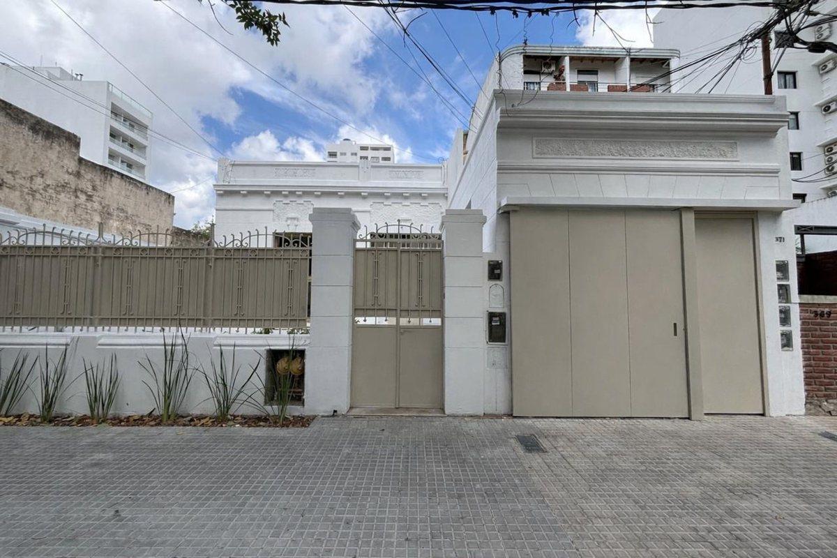Venta de casa en La Plata, 2 dormitorios premium.