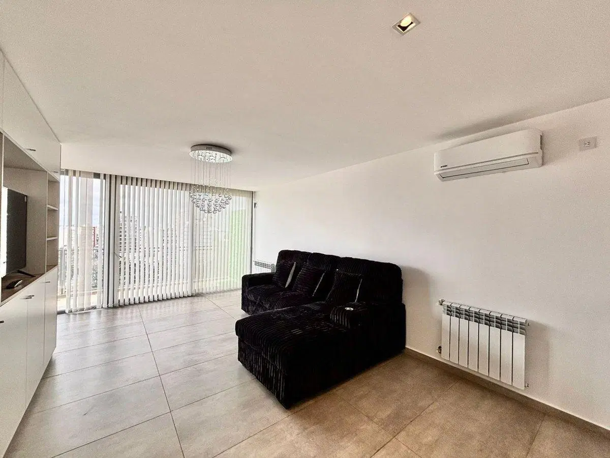 Venta de departamento de 3 dormitorios en La Plata 2