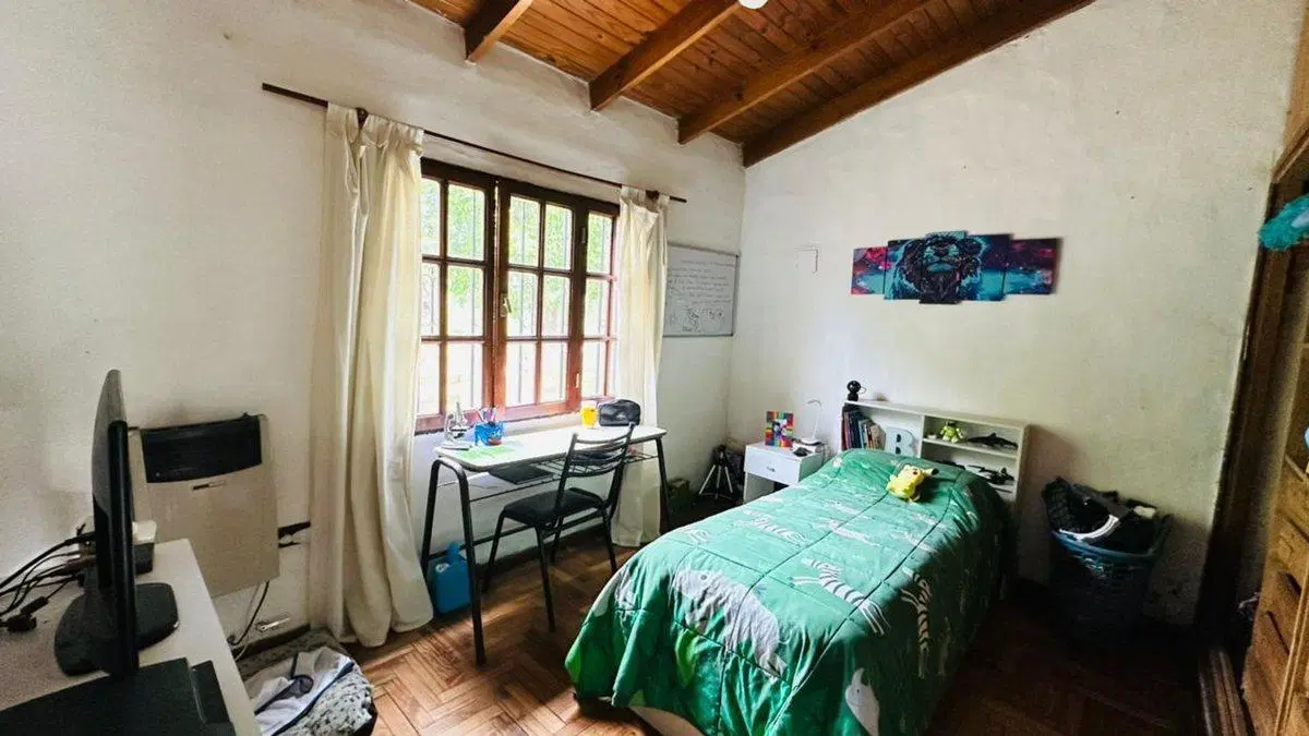 CASA EN VENTA 2 DORMITORIOS COCHERA PATIO PILETA 5