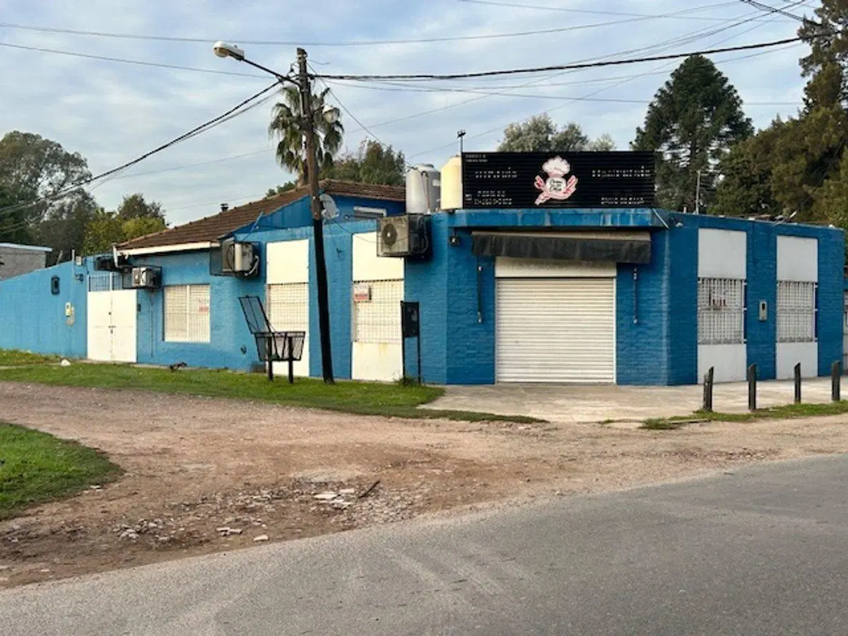 EL PATO CASA CON LOCALES EN VENTA 3