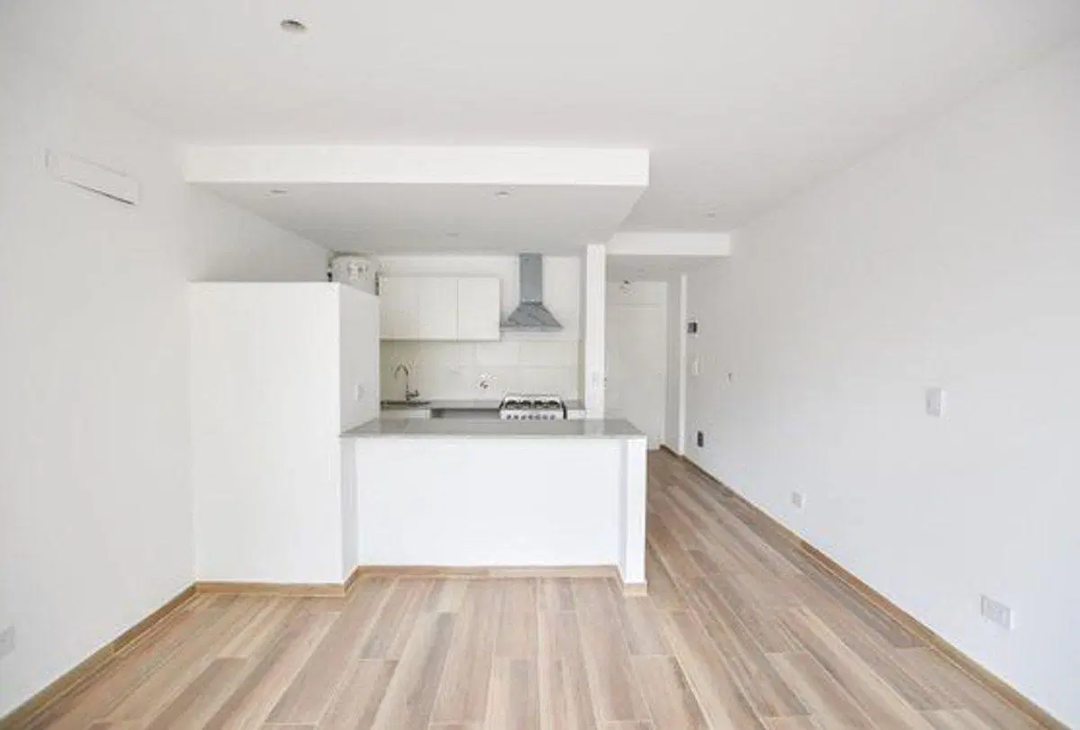 monoambiente al frente  en venta  en La Plata 4