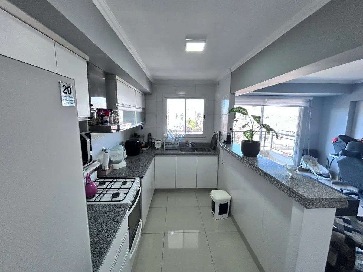 VENTA DEPARTAMENTO 4 AMBIENTES BERNAL 5