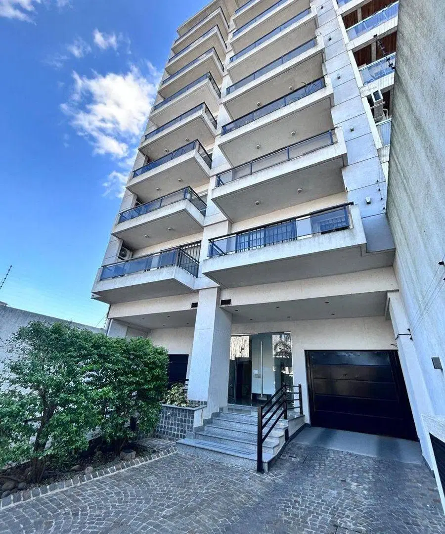 VENTA DEPARTAMENTO 4 AMBIENTES BERNAL 2