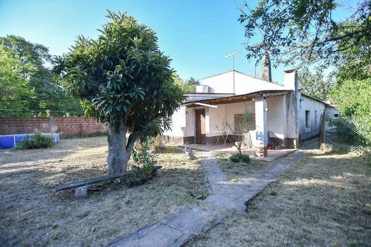 Casa quinta a remodelar con hermoso lote arbolado 5