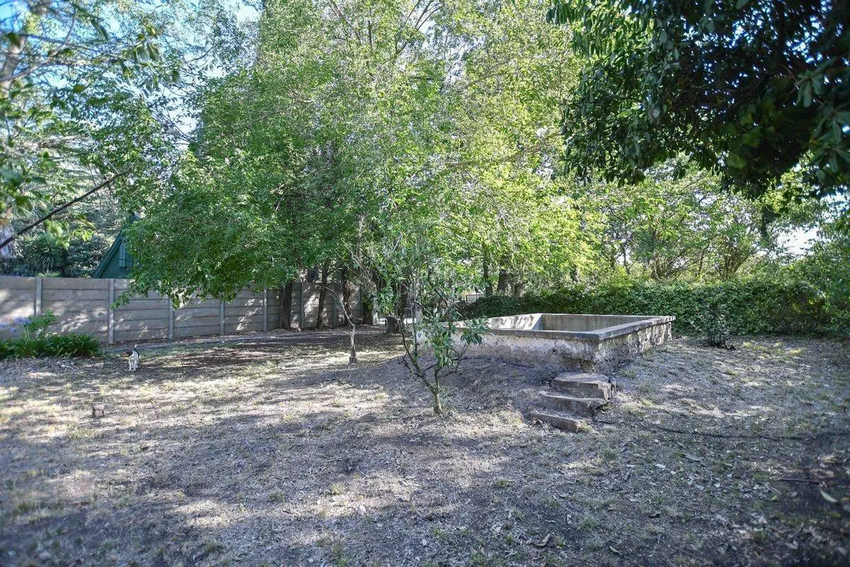 Casa quinta a remodelar con hermoso lote arbolado 3