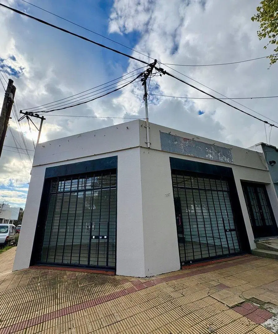 Alquiler Local en Esquina Sobre Avenida La Plata 2