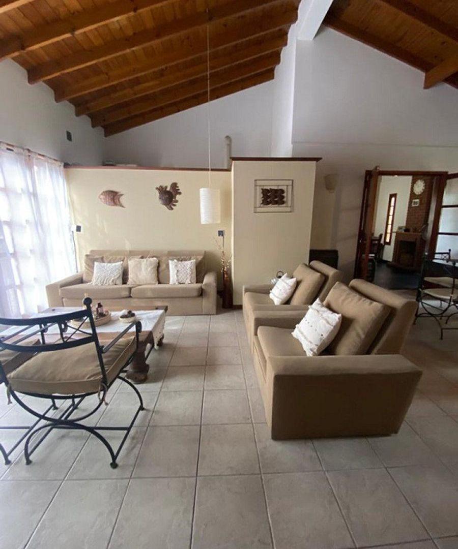 Foto de Venta Casa 3 Dormitorios. Parque - Pileta. Cochera, imagen 3
