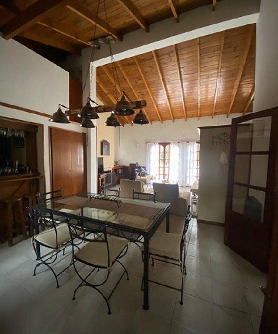 Foto de Venta Casa 3 Dormitorios. Parque - Pileta. Cochera, imagen 4