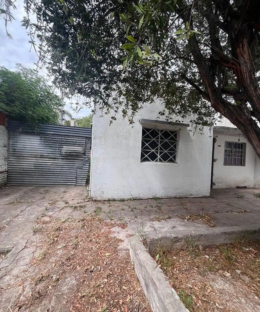 Venta CASA A REFACCIONAR_ Los Hornos 4