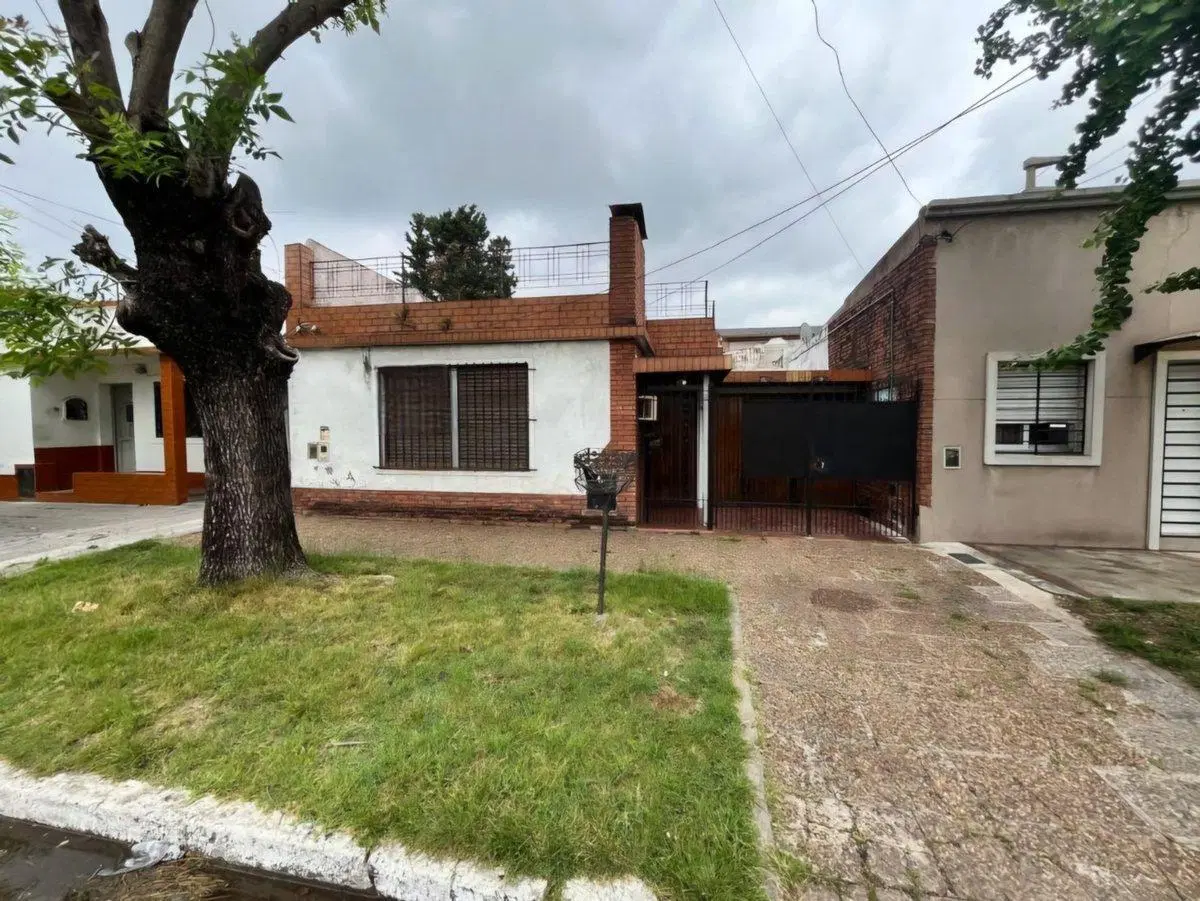 CASA EN PH AL FRENTE CON COCHERA- 3