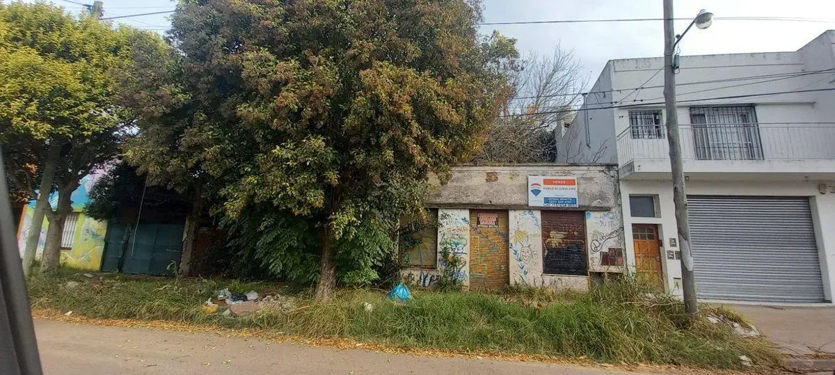 Lote con construccion a demoler. 2