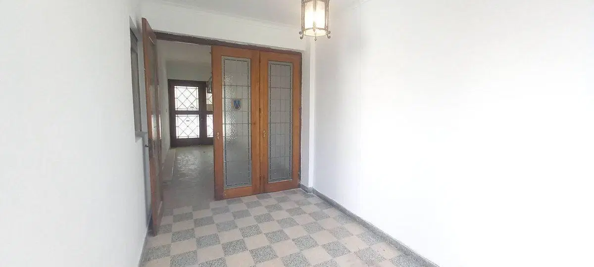 Casa de tres dormitorios con cochera. 2