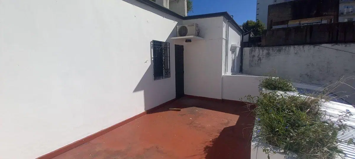 Casa de tres dormitorios con cochera. 5