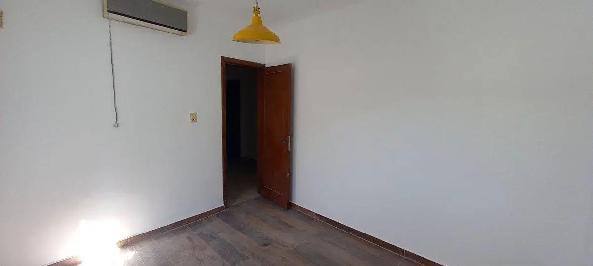 Casa de tres dormitorios con cochera. 4