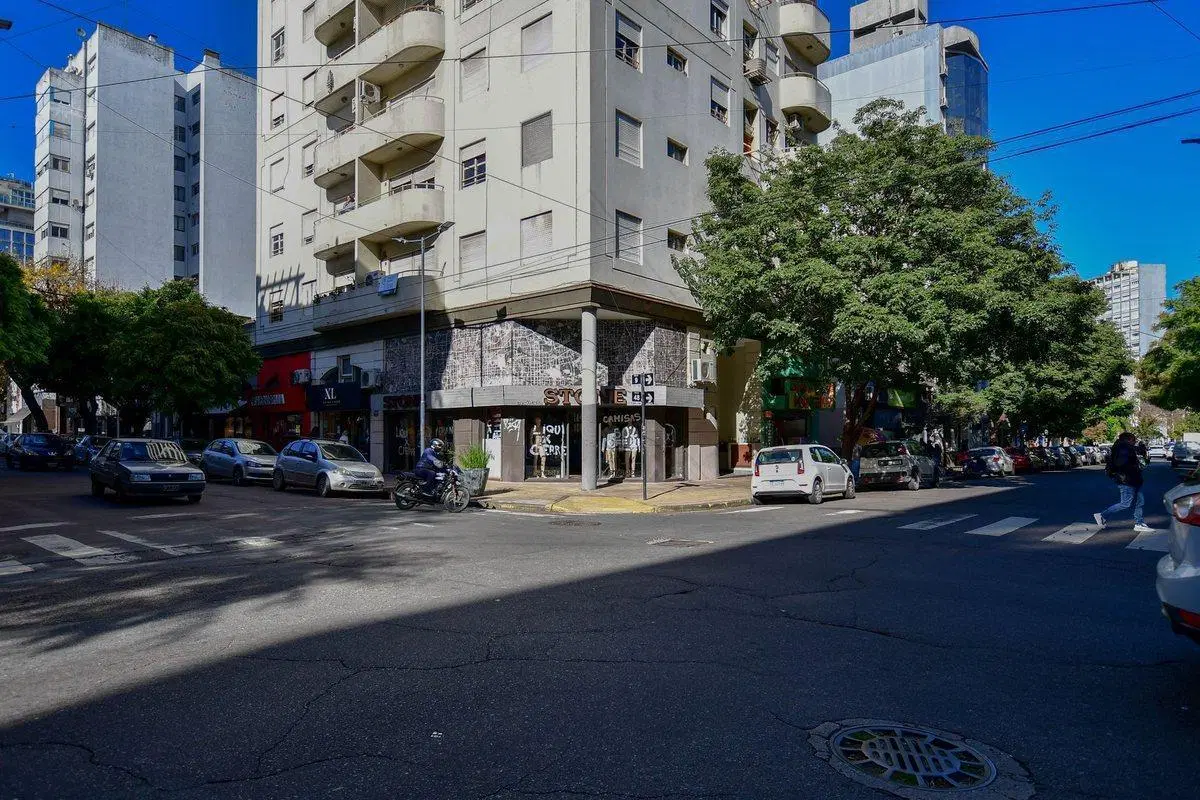 Bloque 6 locales 6 cocheras + terraza rentabilidad 4