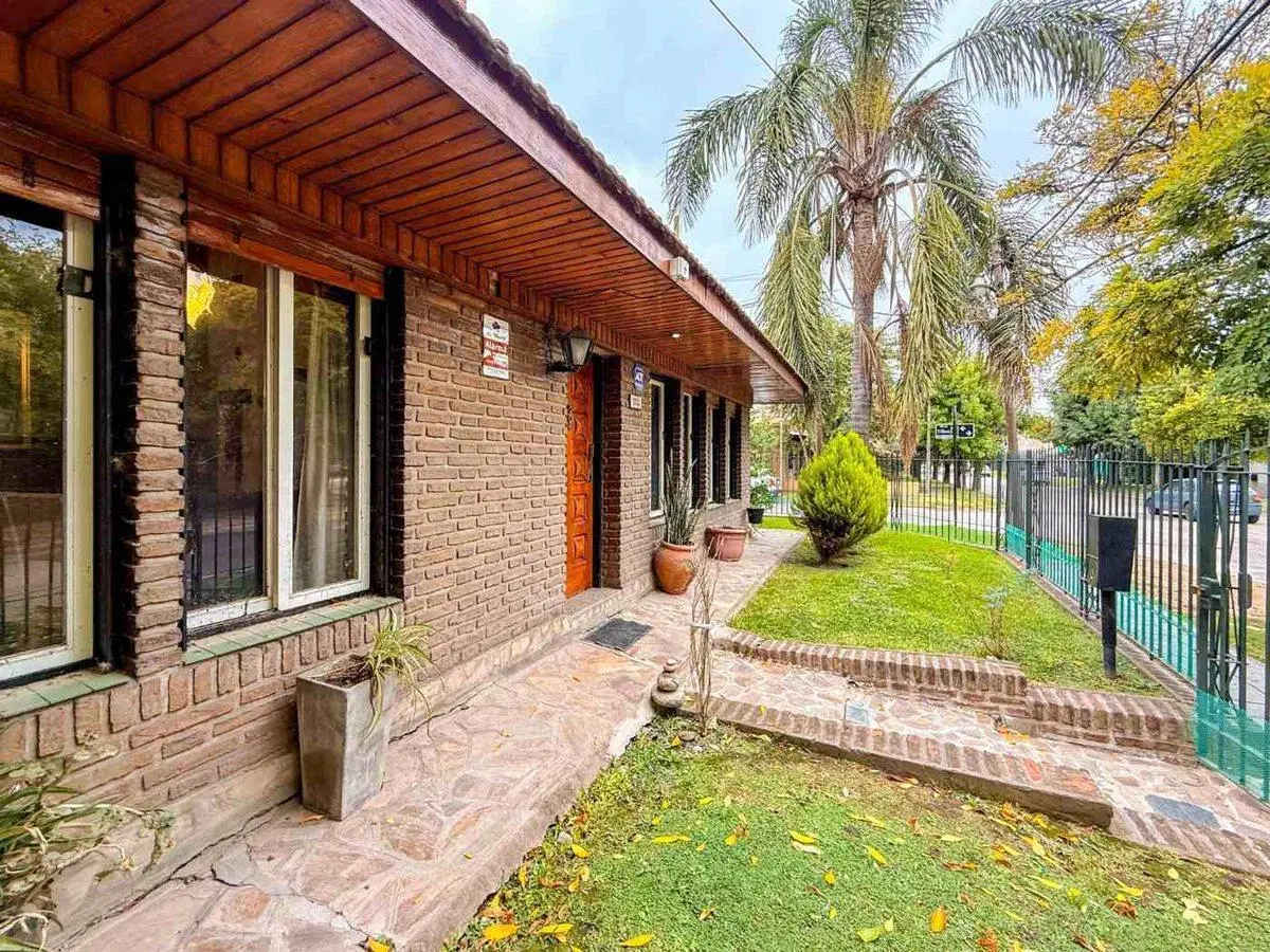 CASA EN VENTA GONNET 3 DORMITORIOS CON PILETA 4