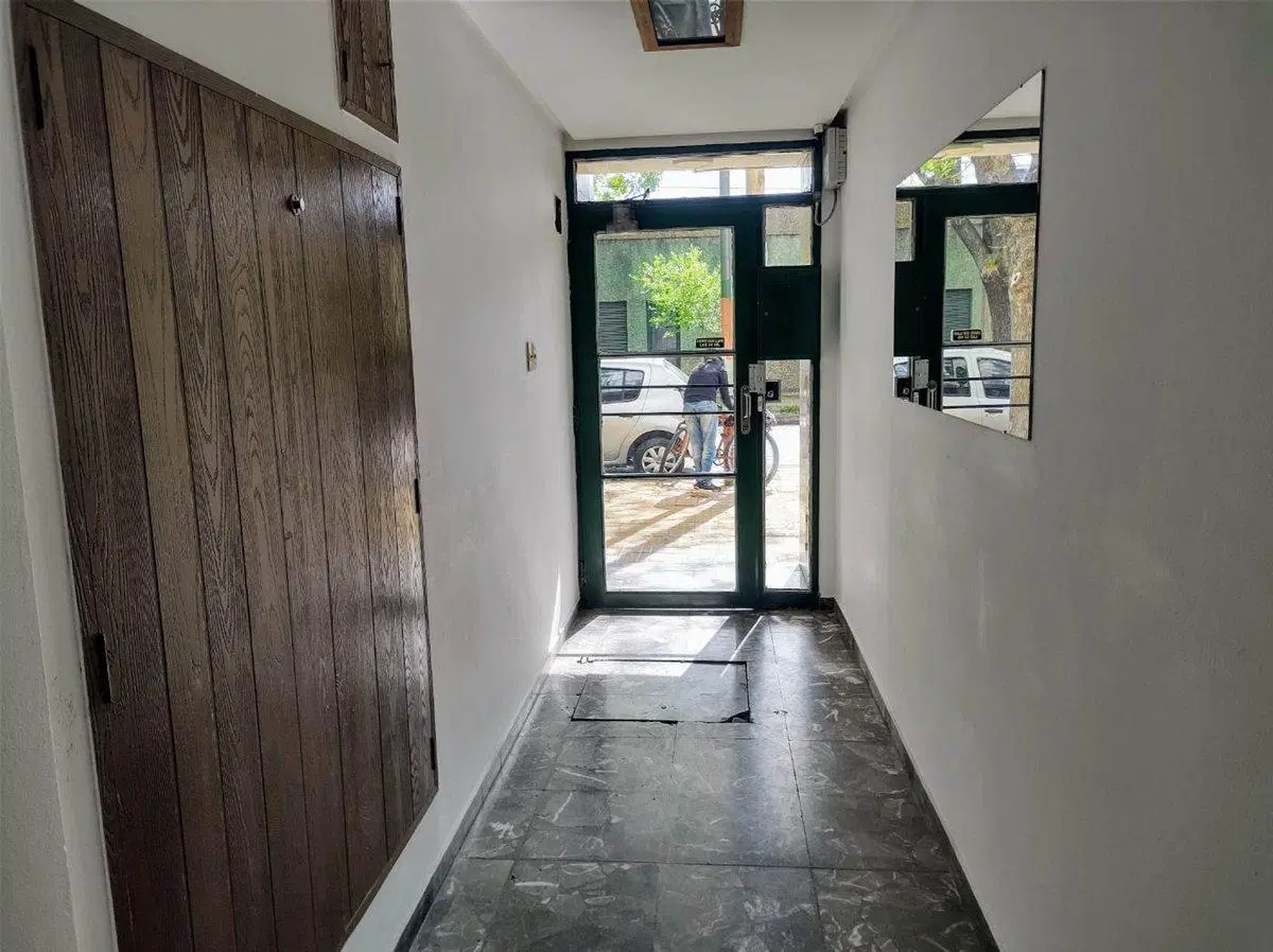DEPARTAMENTO 2 DORM VENTA LA PLATA  A REFACCIONAR 5