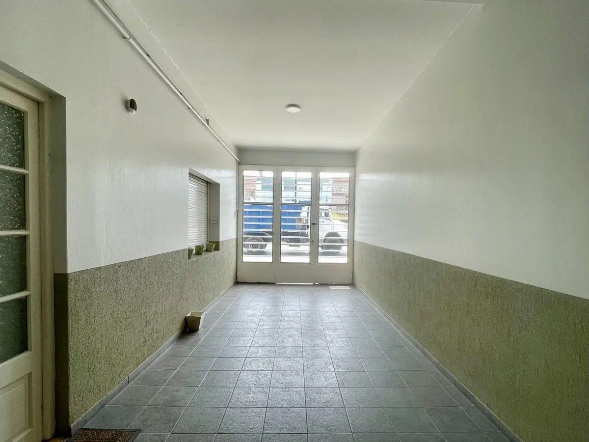 VENTA CASA / LOCAL/ GALPON EN BLOQUE SOBRE AV.44 5
